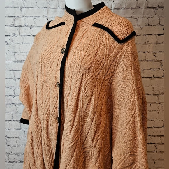 ⭐️ Marc by Marc Jacobs one size button front cape with toggle button sleeves - Picture 10 of 12